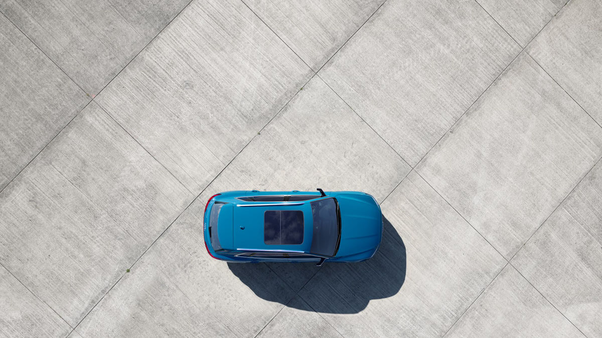 Der Audi e-tron in blau