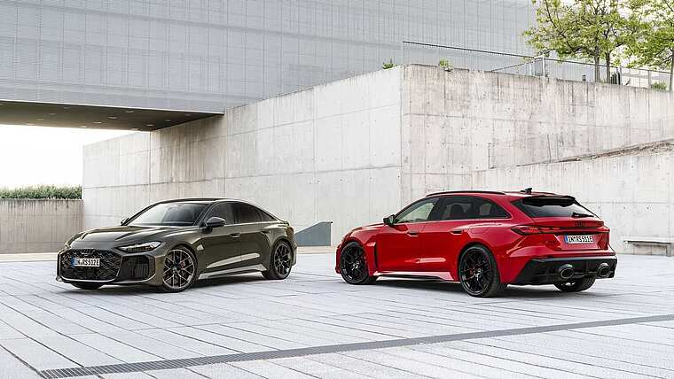 Der Audi RS 5 als Limousine (links) und als Avant (rechts) nebeneinander.